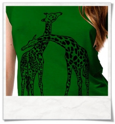 Giraffe in love / women T-Shirt / Green / Fair and Organic